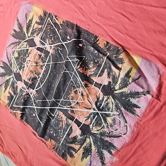 Salmon color vibrant streetwear graphic teeshirt - Picture 2 of 3